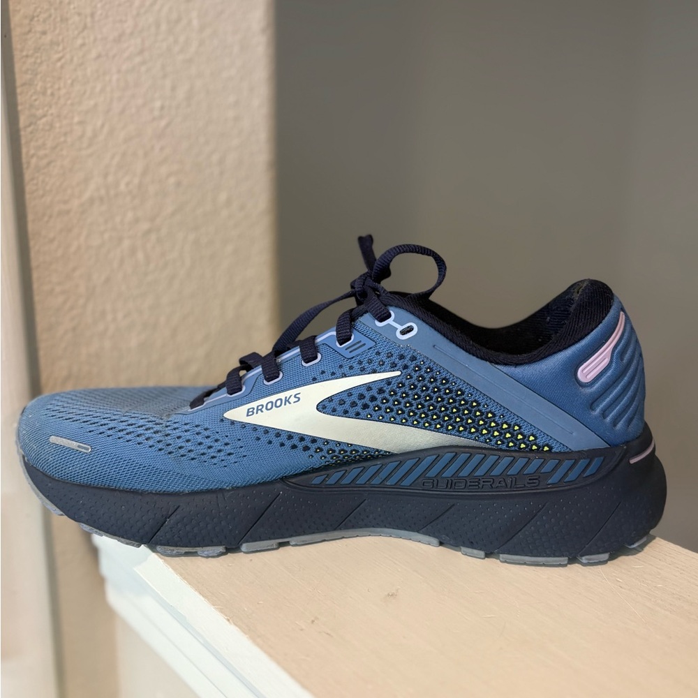Brooks Adrenaline GTS 22 Womens Size 10 Medium Med Blue Running Shoes Sneakers - Picture 3 of 8